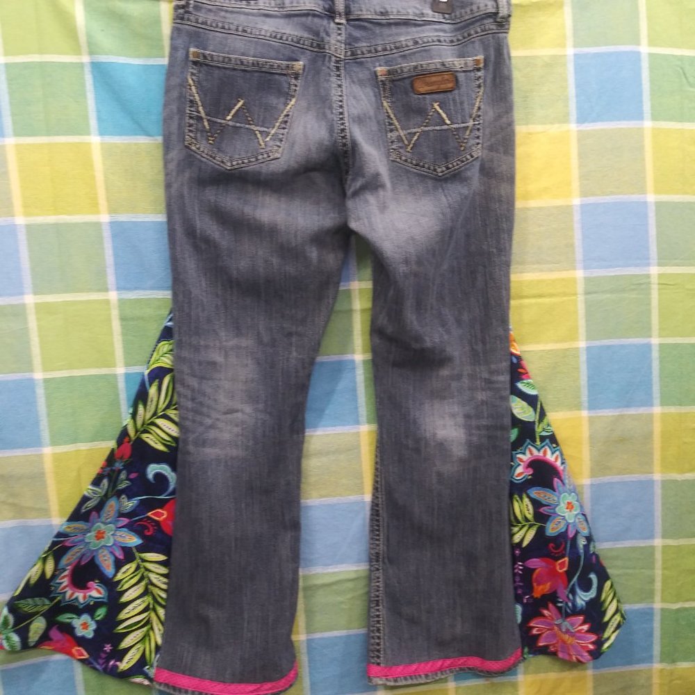 2306 Jeaniemade Size 11/12 Wrangler Stretch Bell-Bottoms - Picture 4 of 6